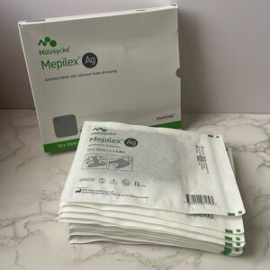 10 Pieces Molnlycke Mepilex Ag 4" x 4" Antimicrobial Soft Foam Dressings 287090